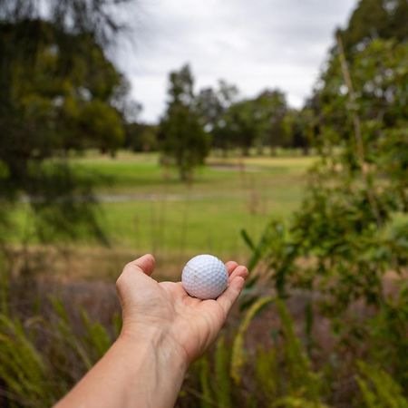 Golf Place Inn Wollongong Primbee Екстериор снимка