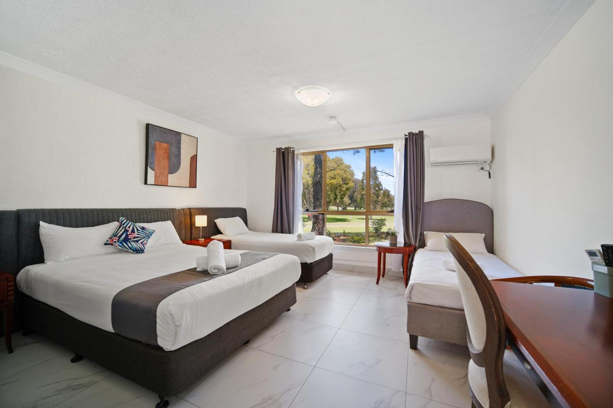 Golf Place Inn Wollongong Primbee Екстериор снимка