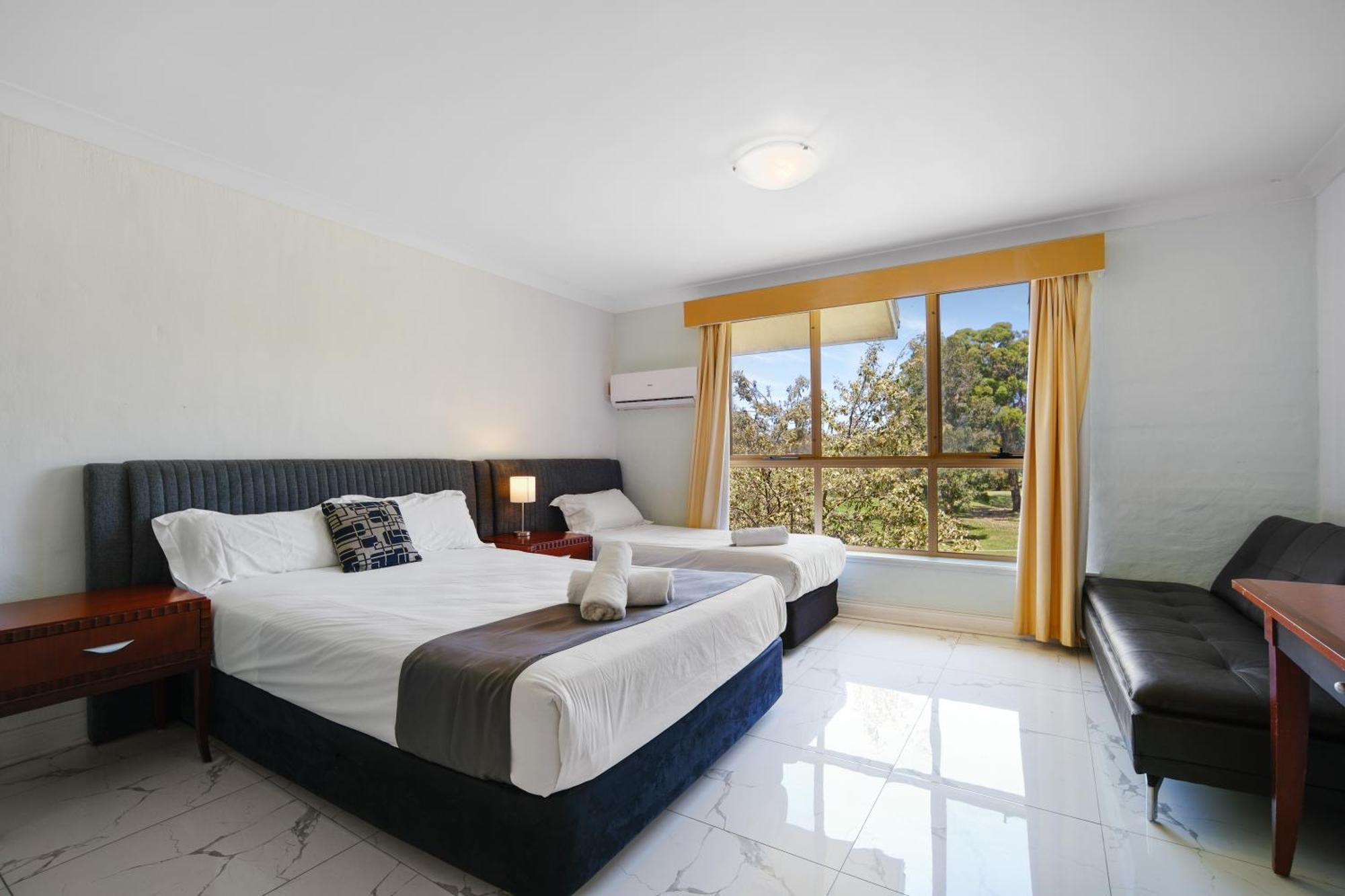 Golf Place Inn Wollongong Primbee Екстериор снимка