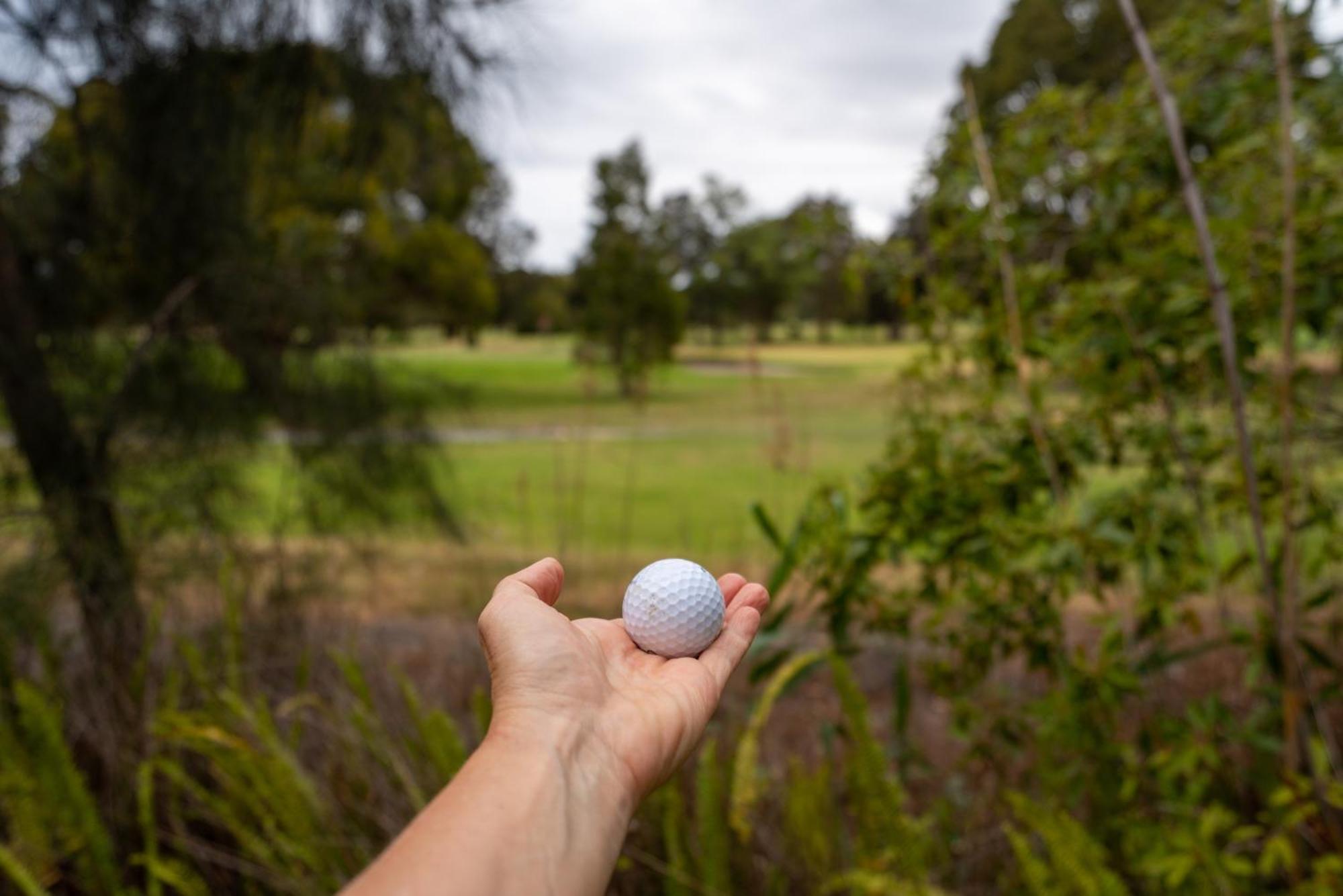 Golf Place Inn Wollongong Primbee Екстериор снимка