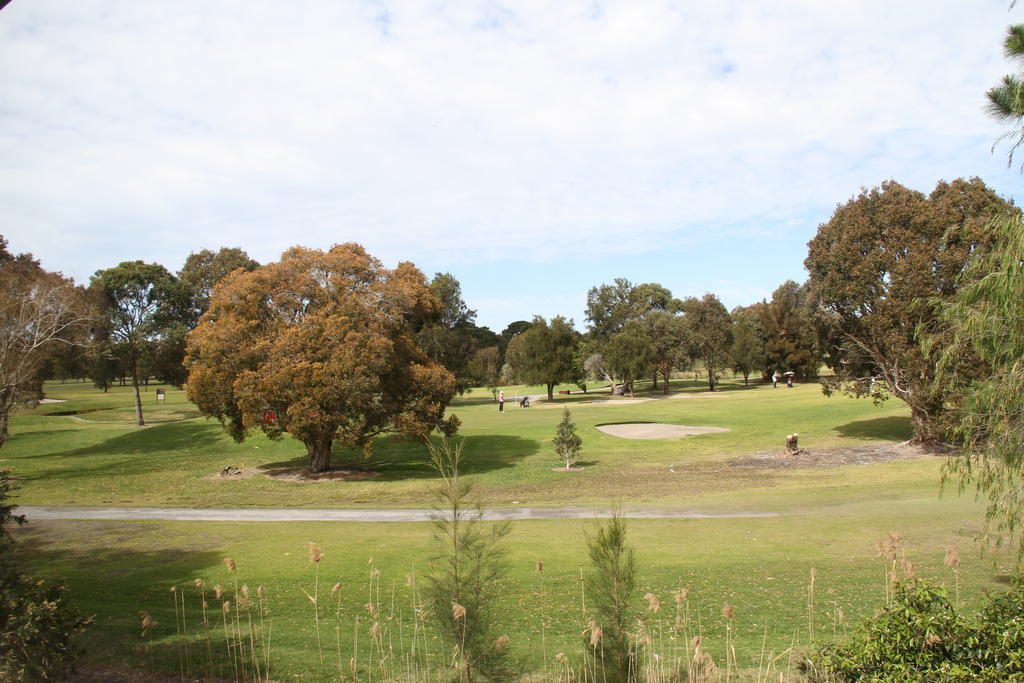 Golf Place Inn Wollongong Primbee Екстериор снимка